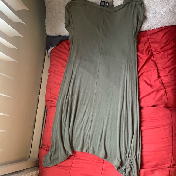 Green v neck dress - Picture 2 of 3